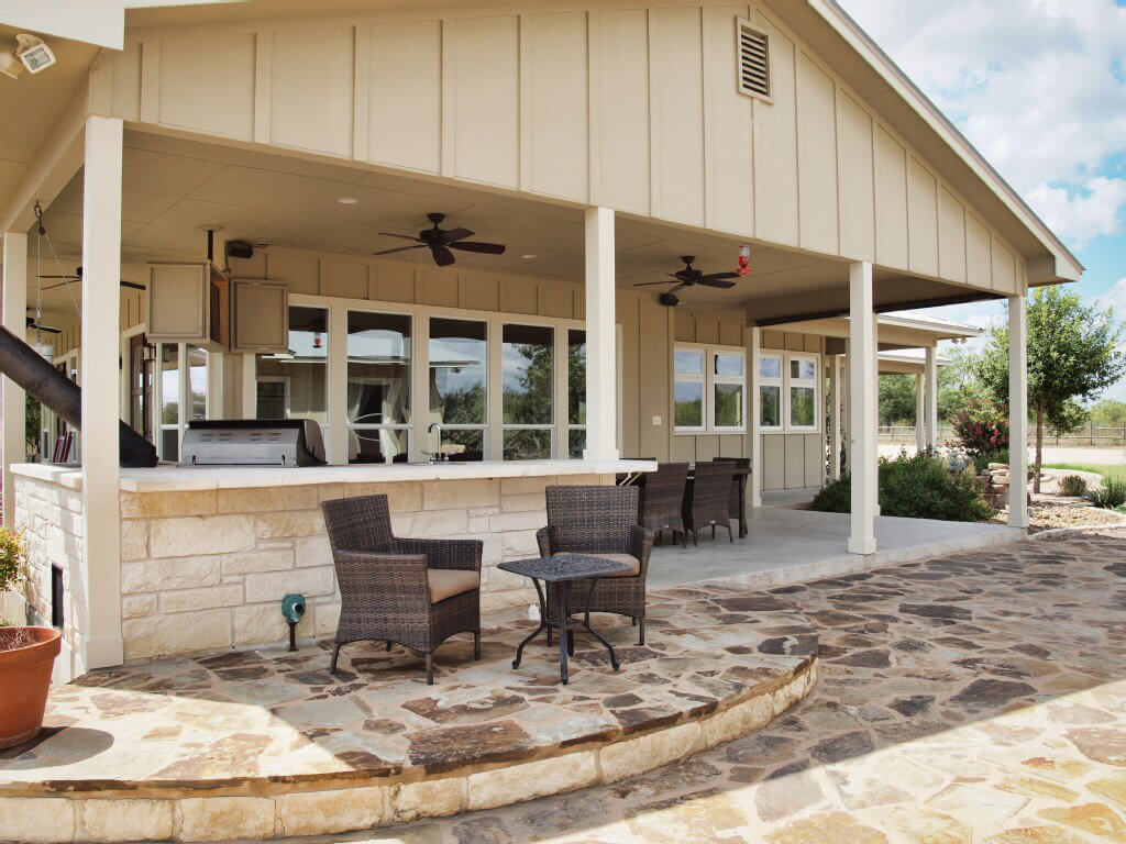 Pecan River Ranch Accommodations - Covered Patio